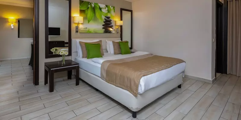 room_6d8c90ee-3eff-49bb-89c7-5cac2e620ccf.jpg