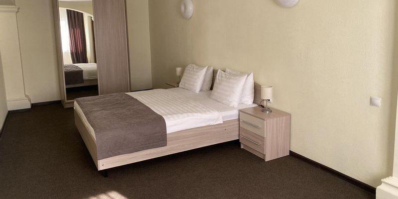 room_d26ab69c-377b-45d5-adaf-cad74cfd543f.jpg