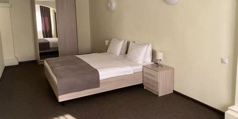 room_d26ab69c-377b-45d5-adaf-cad74cfd543f.jpg