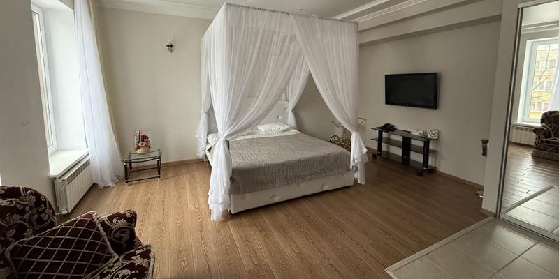 room_5b7b960c-e505-4c8a-8d31-bbe464d1c2d8.jpg