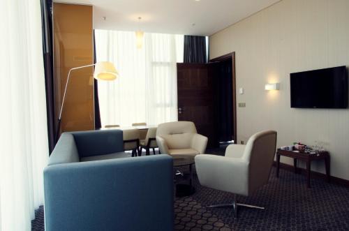 room_4d5f47fe-632c-4d0c-8e3f-bc4b308549b1.jpg
