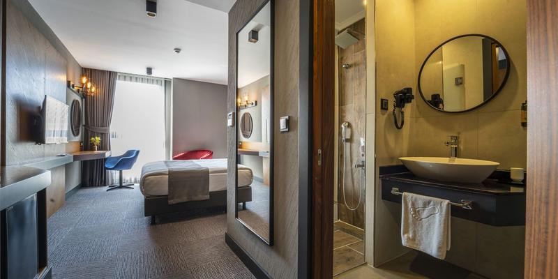 room_7ed97fe3-e2bb-471c-a1c3-4f27764e02c7.jpg