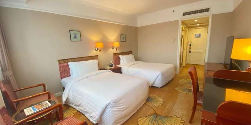 room_eec23f91-51bf-42dc-ad20-8d9fa46d0aff