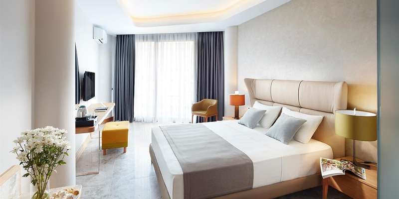 room_784bbf3c-e80b-472a-a461-e94dba710c9c
