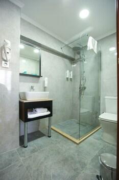 room_36c64b56-bdf3-46e2-abb5-ffd5b9170f89.jpg