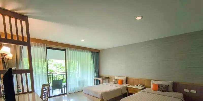 room_ae4b5355-a2e9-461a-8b30-e515bdb4b173