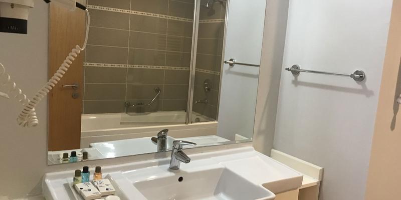 room_8a7b39bd-e8e0-47ed-9244-a96f20ef2b8b.jpg