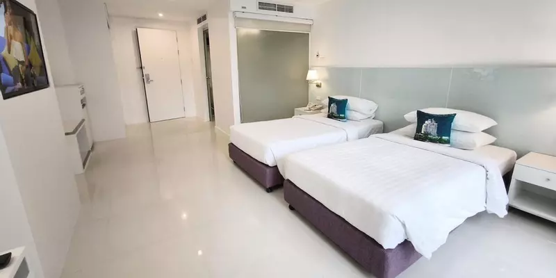 room_a3d69d7d-4d28-47e2-b60e-8eb4b3fb75ed
