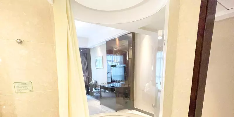 room_5c0bc6fc-ae0a-4e3e-8b1c-6f908e15b2ff.jpg