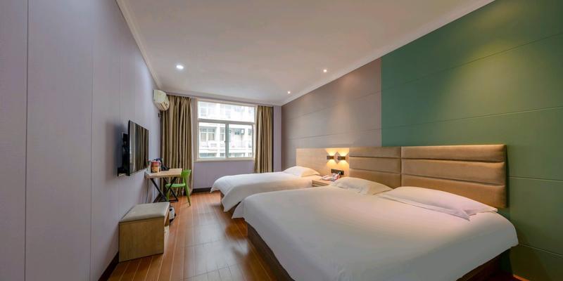room_85fe8189-2867-48b3-b283-717c1f3abde8.jpg