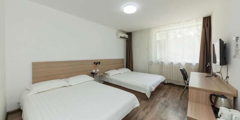 room_c278c350-7ceb-4ec6-a8c3-340c6852ef8b.jpg