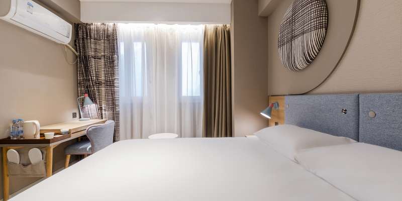 room_8aab64a3-4033-46c8-8c37-c8a5618dcc03.jpg