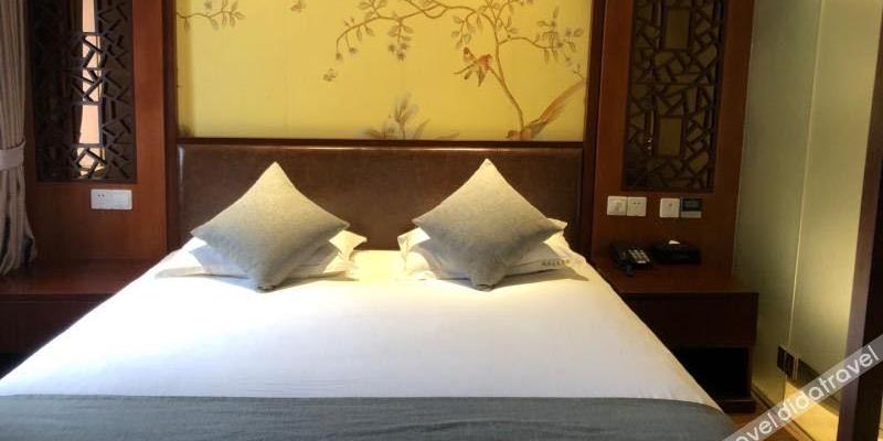 room_e6440e5b-e2dc-4f67-a16b-d55067e9afde.jpg