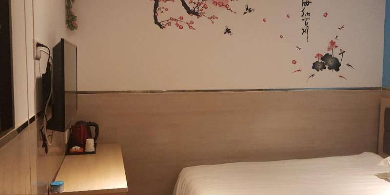 room_8f8d7afb-c422-4dc2-9efb-db8518a01e57.jpg