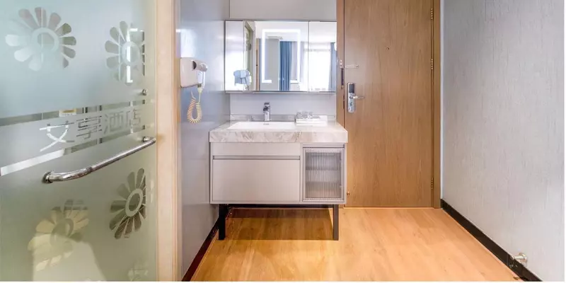room_c13e9f6d-222a-4173-af72-07ae1ace503a.jpg