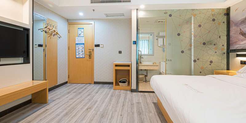 room_c3505c4f-dbc0-4de0-ad04-68199b81b78e.jpg