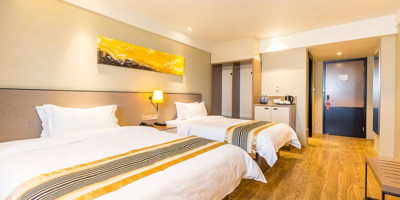 room_b8eecd8c-0a1e-4281-bc8e-436b2983d688.jpg