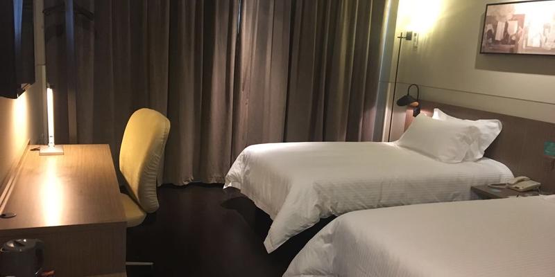 room_8c2ba901-e035-4f50-8051-e9a1a807ffb5.jpg