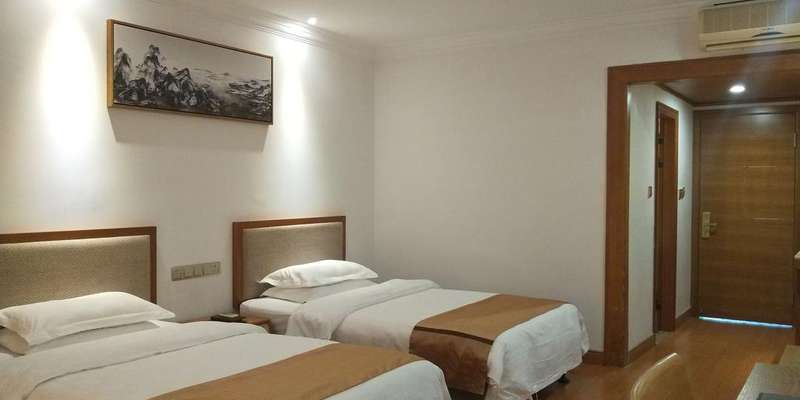 room_1bd182c8-e455-4807-8a26-eba0a1e8f8ab.jpg