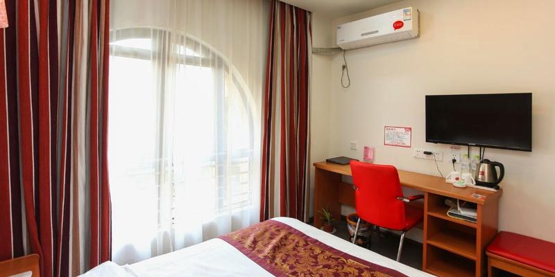 room_e9288888-a05e-46b3-b3c0-76e49498b740.jpg