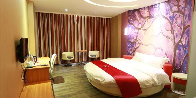 room_9a72d540-6631-42ad-b7d7-cb1b265fcf2a.jpg