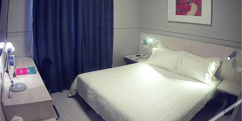 room_10e425e0-fae1-43f8-8ed7-0517610a75e7.jpg