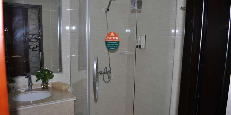 room_64fdea0a-430e-4a8b-a070-021148e9bf6c.jpg