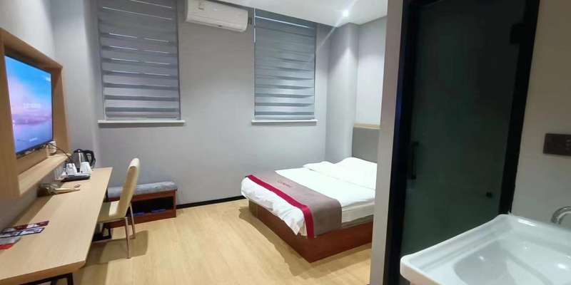room_cf9a9861-5ed7-46f2-b8ae-890a8c3cb956.jpg