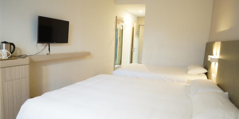 room_11c8a77f-6f42-44b4-a8d2-5613a0c140c4.jpg