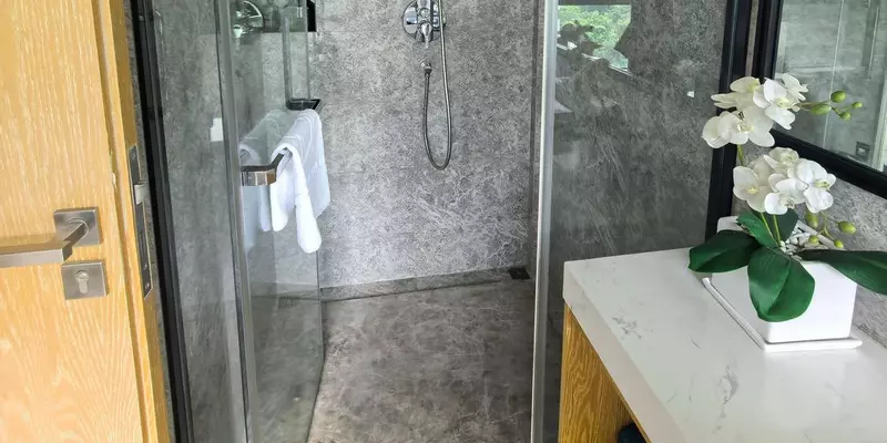room_329d6b58-5fc4-4cbd-b2e4-324c425addf4.jpg
