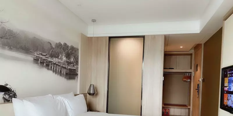 room_f3d225f5-cf92-477c-8d42-84458f2fb3ed.jpg