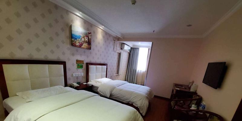 room_9a205db6-492b-4a2a-83d0-4116c772fc15.jpg