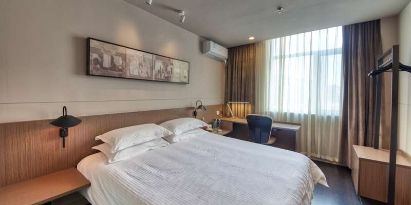 room_8211455e-5cc2-4b10-a1d2-5eb9d9482547.jpg