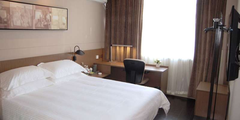 room_e8783cd2-4e20-4f74-be52-57364ba910f8.jpg