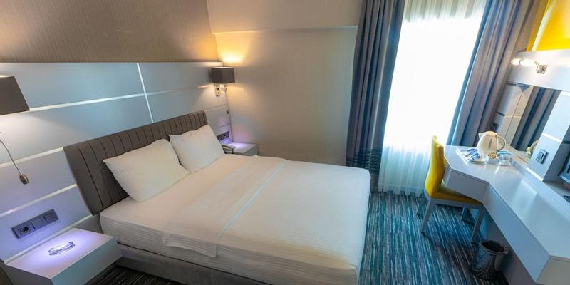 room_8a38fa68-fb66-4cb6-9c7d-bf43eef69dd0.jpg