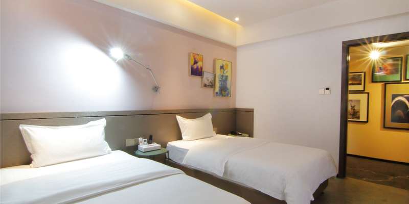 room_b5c820dd-9a38-4ba1-8daa-f605f9bca627.jpg