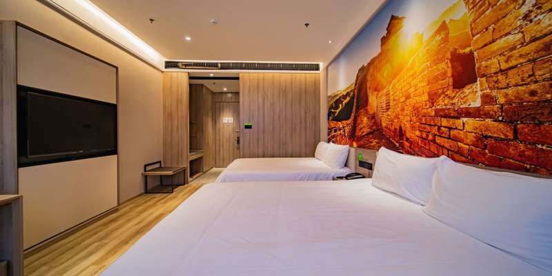 room_8362fa7a-ac11-4081-a3bd-d87b984e9c4e.jpg