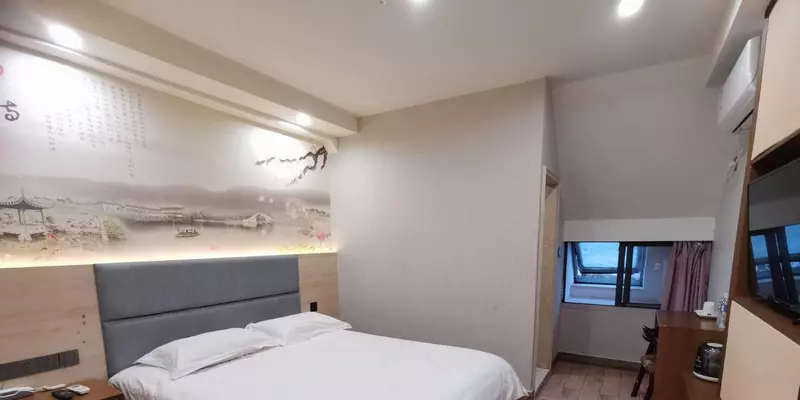 room_6c85c02e-cce0-4cc9-a621-281d0d8caf73.jpg