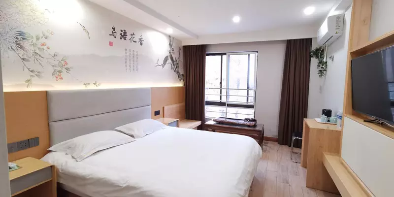room_aa21d314-245a-45c4-8094-3a0447a44538.jpg