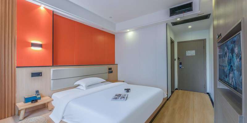 room_8cf967e5-fe91-41e3-ac2b-ddf6e15fe65a.jpg