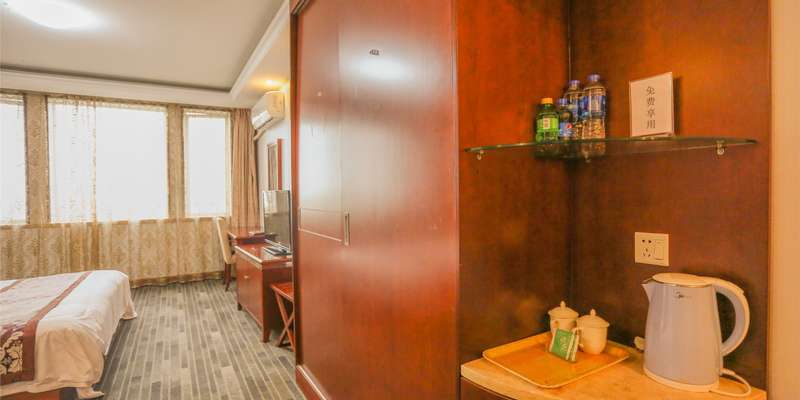 room_612236e3-bfc8-4892-8d0d-73e30ef8b838.jpg