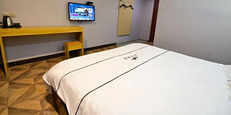 room_03c7c760-3323-46b7-9257-3309fcf6a159.jpg