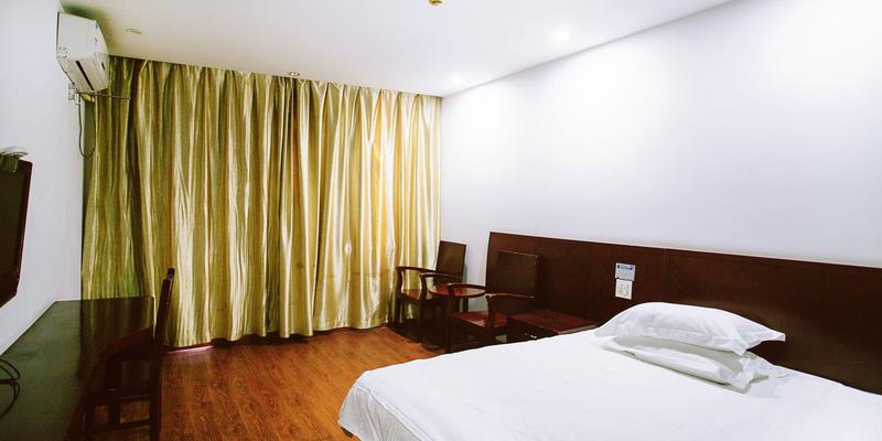 room_3592f1cb-0973-47b1-828f-dc70587760a0.jpg