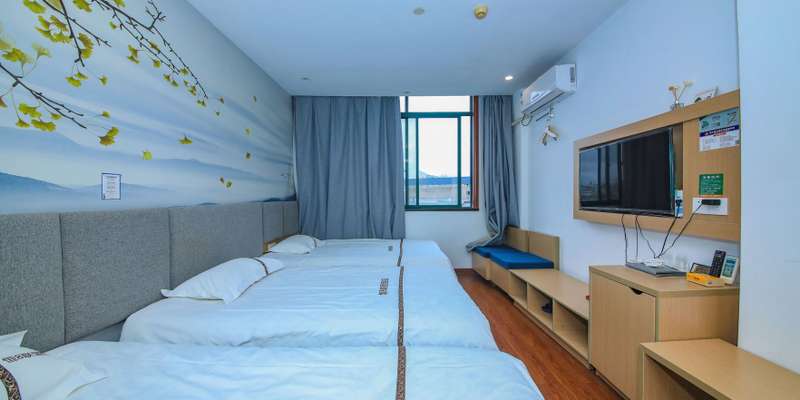 room_95f2e151-2f88-43ab-baad-f87a57734dbe.jpg