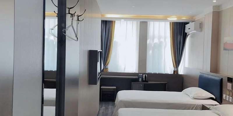 room_b0828fa0-9f4b-4f4a-a768-828117db1fbd.jpg