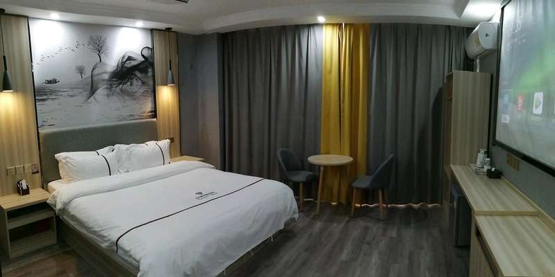 room_e834fc3d-a542-4e1f-a265-38ee5bbbd240.jpg