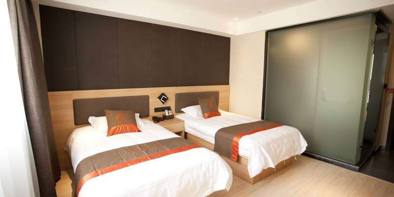 room_3b1704a9-a864-43e4-84fc-844f4d4fed89.jpg
