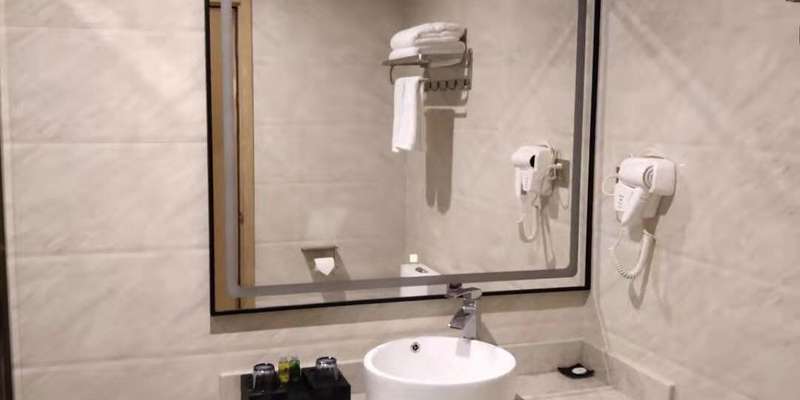 room_c612aff7-f3ed-4576-a0b0-4509385c86e8.jpg