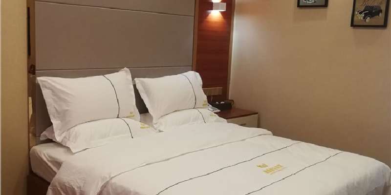 room_a749a480-628d-4ef4-8320-f45b7be41c1e.jpg