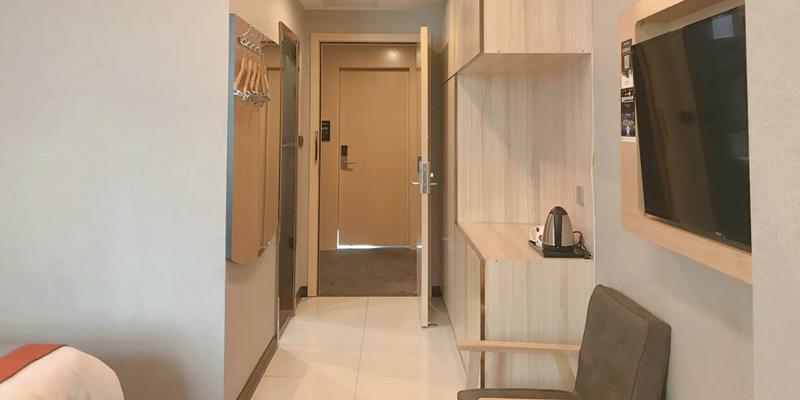 room_8c6ee767-2425-4232-87a1-c8c87f49b68d.jpg